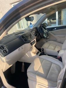 2013 - Volkswagen Tiguan Manual