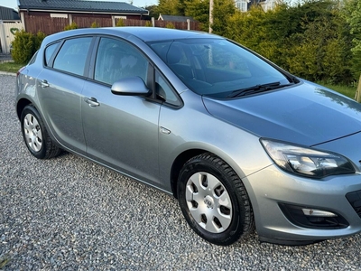 2014 - Vauxhall Astra ---