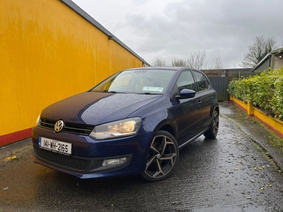 2014 - Volkswagen Polo Manual