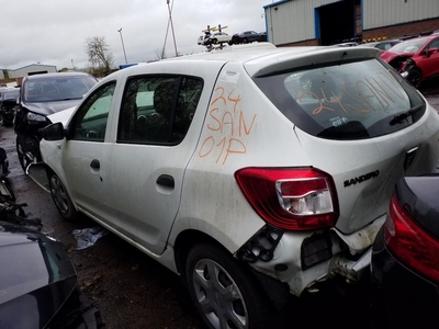 2015 - Dacia Sandero Manual