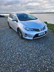 2015 - Toyota Auris Manual