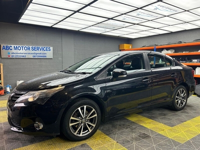 2015 - Toyota Avensis Manual