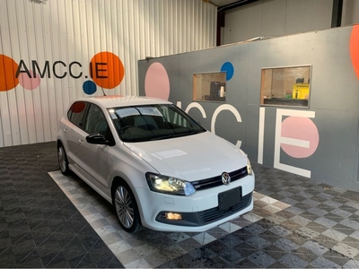 2015 - Volkswagen Polo Automatic