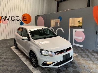 2015 - Volkswagen Polo Automatic