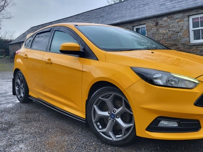 2016 - Ford Focus Manual