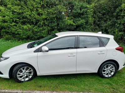 2016 - Toyota Auris Manual