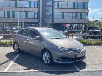 2016 - Toyota Auris Manual