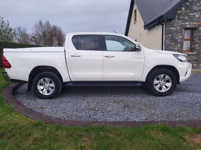 2016 - Toyota Hilux Manual