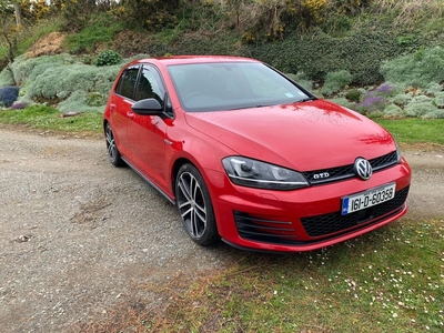 2016 - Volkswagen Golf Manual