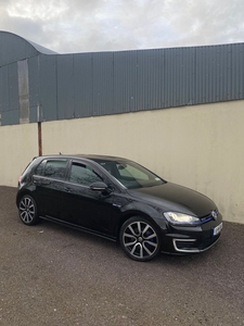 2016 - Volkswagen Golf Manual