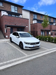 2016 - Volkswagen Passat Manual