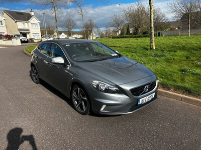 2016 - Volvo V40 Manual