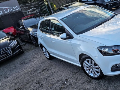 2017 - Volkswagen Polo Manual