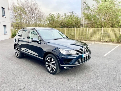 2017 - Volkswagen Touareg Automatic