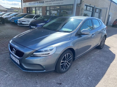 2018 - Volvo V40 Manual