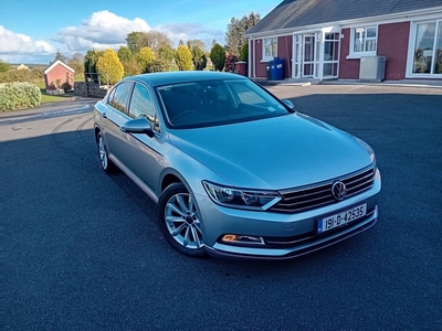 2019 - Volkswagen Passat Manual