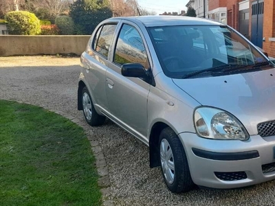 2004 - Toyota Yaris Manual