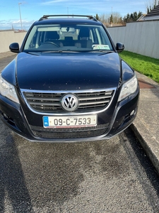 2009 - Volkswagen Tiguan Manual