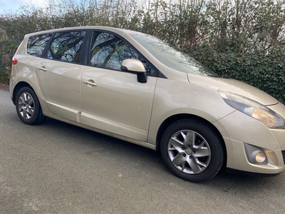 2011 - Renault Grand Scenic Manual