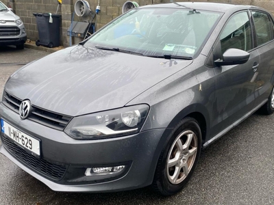 2011 - Volkswagen Polo Manual