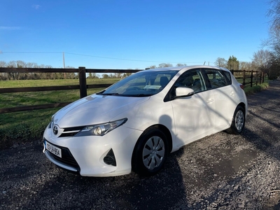 2013 - Toyota Auris Manual