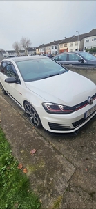 2013 - Volkswagen Golf Manual