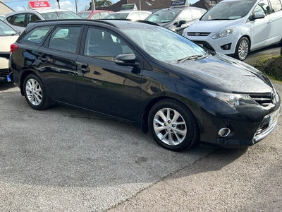 2014 - Toyota Auris Manual