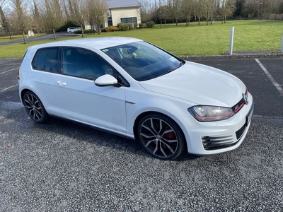 2014 - Volkswagen Golf Manual