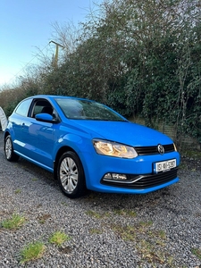 2015 - Volkswagen Polo Manual