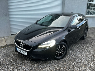 2017 - Volvo V40 Manual