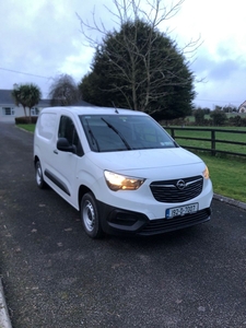 2019 - Opel Combo Manual