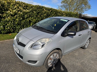 2010 - Toyota Yaris Manual