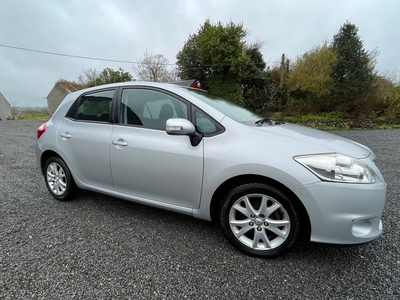 2011 - Toyota Auris Manual