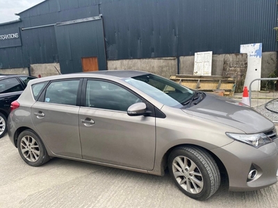 2013 - Toyota Auris Manual