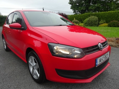 2014 - Volkswagen Polo Manual