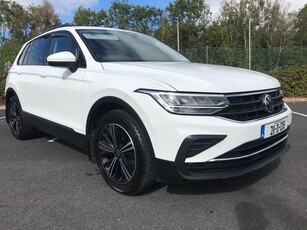 2021 (211) Volkswagen Tiguan