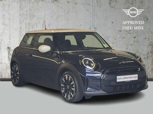 2022 (221) Mini Hatch