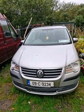 2009 - Volkswagen Touran ---