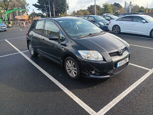 2010 - Toyota Auris ---