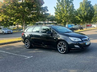 2011 - Vauxhall Astra Manual