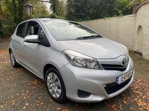 2012 - Toyota Yaris Manual