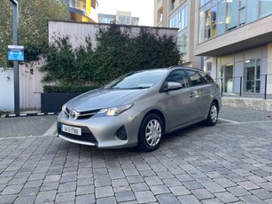 2014 - Toyota Auris Manual