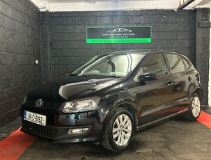 2014 - Volkswagen Polo Manual