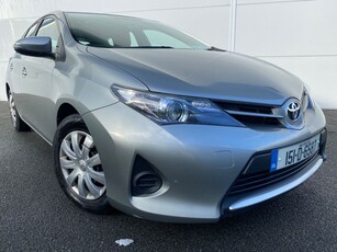 2015 - Toyota Auris Manual