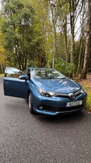 2016 - Toyota Auris Manual