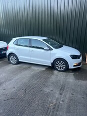 2016 - Volkswagen Polo Manual