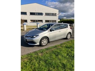 2017 - Toyota Auris Manual