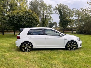 2017 - Volkswagen Golf Manual