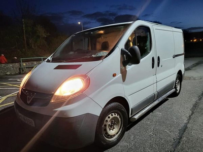 VAUXHALL VIVARO