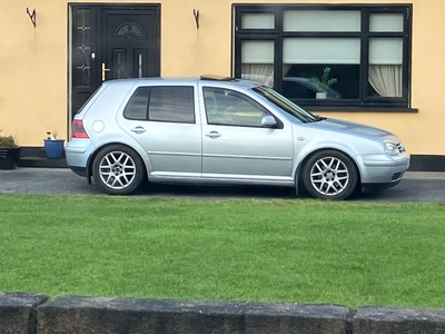 2002 - Volkswagen Golf ---